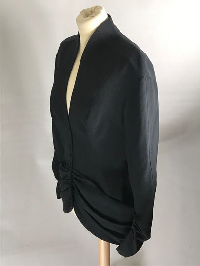null THIERRY MUGLER, Vintage
Veste en laine peignée noire. Taille 40.
(Etat d'us...