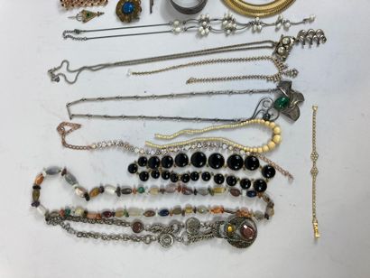 null Lot of costume jewelry in silver, metal and stones including necklace Tubogaz,...