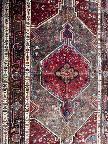 null Grand Tafrech. Iran, Region de Melayer, Vers 1966
Dimensions. 255 x 155 cm
Tapis...