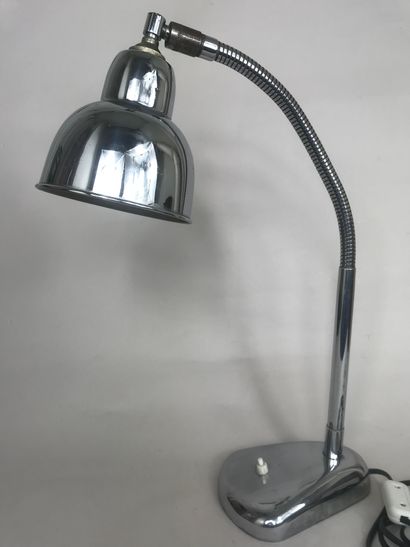 null Industrial type desk lamp in chromed metal. Modern electrification. 
Circa 1980....