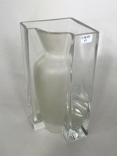 null Matias INGMAN, 1987 
Vase in frosted polished glass, signed under the base
Height:...