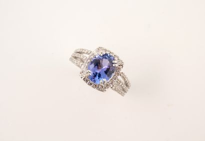 null 18k white gold ring set with an oval tanzanite of about 3.50cts in a square-section...