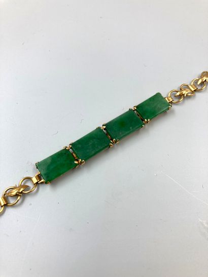 null Bracelet in vermeil surmounted by four plates of jade
Gross weight: 9gr. Length:...