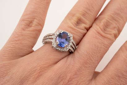null 18k white gold ring set with an oval tanzanite of about 3.50cts in a square-section...