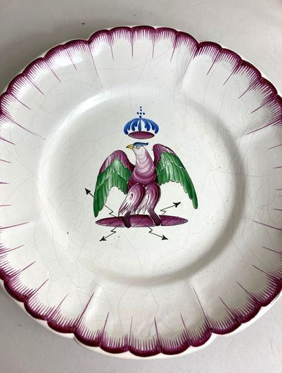 null Lot including:
- LUNEVILLE. Plate in earthenware of small fire with the decoration...