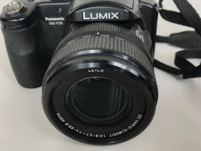 null PANASONIC - Lumix 
Camera, model DMC-FZ50, with a lens LEICA 1:2.8-3.7/7.48-8.8...