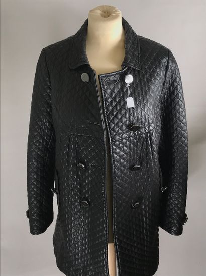 null GIOVANNI 
Veste en cuir noir d'agneau, matelassée. Taille 40.