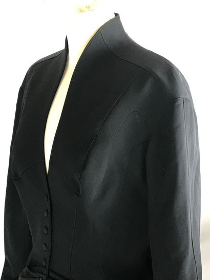 null THIERRY MUGLER, Vintage
Veste en laine peignée noire. Taille 40.
(Etat d'us...