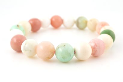 null Bracelet composé de perles d'opales et de chrysoprases d'un diamètre de 10mm...