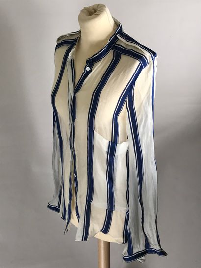 null CHLOE
Sheer silk crepe blouse with night blue stripes. Size M.
(Condition of...