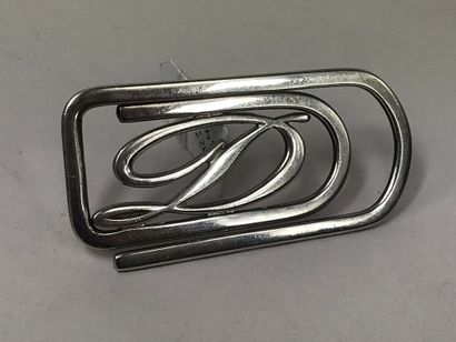 null Money clip in silver DUPONT taking the form of the initial of the mark. 
Minerve...