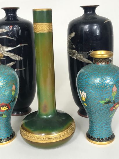 null JAPAN, 20th century 
Set of two pairs of small vases in celestial blue and midnight...