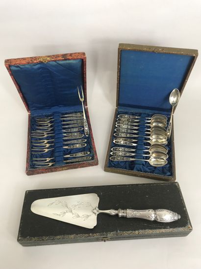 null Lot including a box of snail forks and a box of 12 coffee spoons in silver filigree...