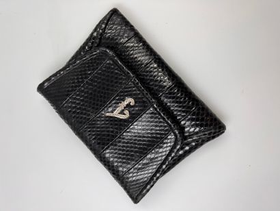 null FENDI 
Minaudiere in black snake, attachment to the F of the house in rhinestones....