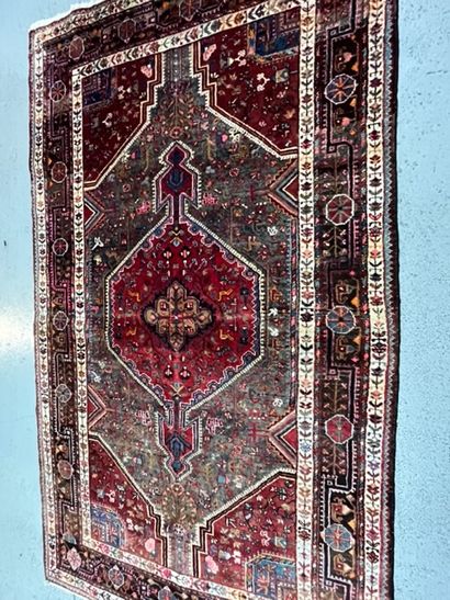 null Grand Tafrech. Iran, Region de Melayer, Vers 1966
Dimensions. 255 x 155 cm
Tapis...