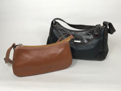 null ESPRIT et HUNTER
Lot de 2 sacs à main vintage en cuir
(Etat d'usage)