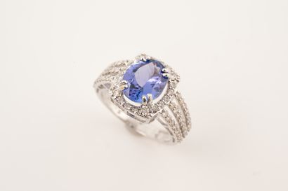 null 18k white gold ring set with an oval tanzanite of about 3.50cts in a square-section...