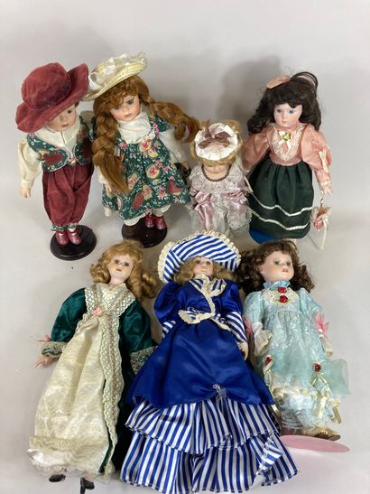 null Ensemble de 7 poupées en porcelaine et composition dont : 
- Heritage Mint 1988,1989,...