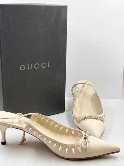 null Lot including: 
- GUCCI, Vintage, Pair of beige suede heeled sandals with Korean...
