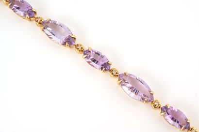 null Gold-plated silver bracelet (vermeil) with nine falling navette-cut amethysts...