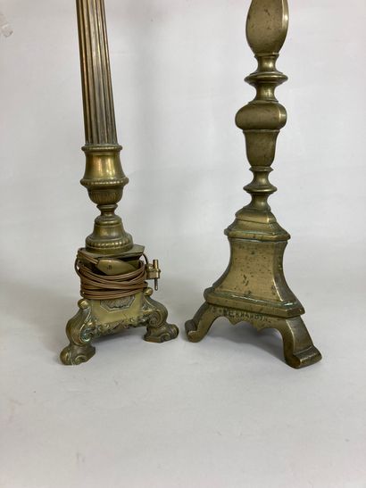 null Lot including : 
- A gilt bronze candlestick. Height: 65cm. 18th century.
-...
