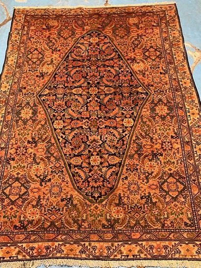 null Old and very fine Melayer Zil y sultan
Persia, End of XIXth century
Size : 140...