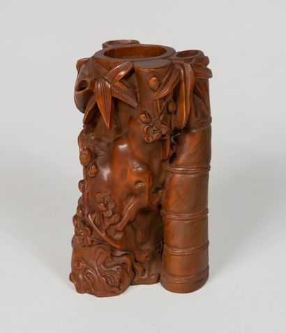 null CHINA, 20th century
Dried flower pot in wood carved in a bamboo style. 
Height...