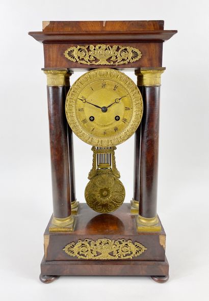 null ARMINGAUD 
Portico clock in veneer and blackened wood. 
Restoration period.
Height:...