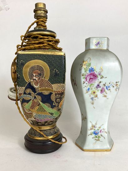null JAPAN, Satsuma
Porcelain lamp representing deities and a dragon. Painted wooden...