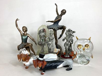 null Lot including four pewter figurines, two metal sculptures imitating the bronze...