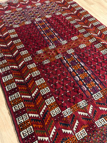 null Tekke Hatchlou Bukhara (Turkmen) mid 20th century.
Wool velvet on wool foundation....