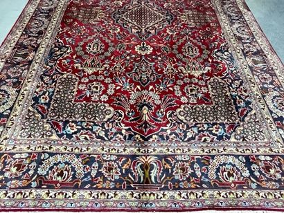 null Important and original Isfahan Najafabad
Iran, About 1975
Size : 360 x 257 cm
Quality...