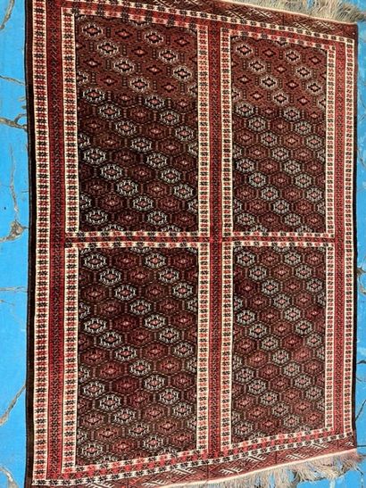 null Original and large Bukhara Yomud
Turkmen, About 1930/40
Size : 224 x 162 cm
Wool...