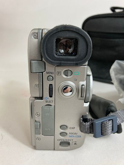 null CANON - Camera MV4 
Complete in its original box with soft case provided. Full...