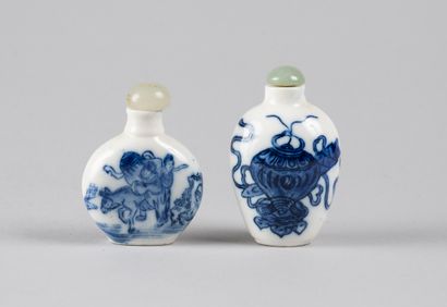 null CHINA, 20th century
Two blue-white porcelain snuffboxes, one with a stopper....