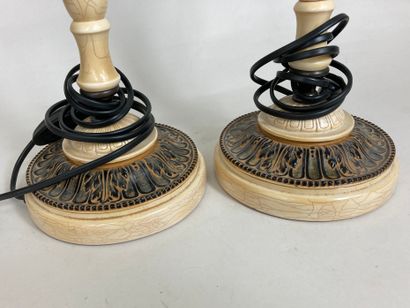 null Pair of lamp bases in beige and black resin, crackled effect. The base decorated...