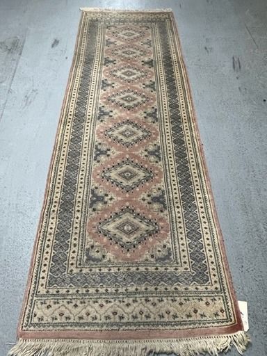 null Moultane Gallery
Pakistan, About 1960/70
Size : 250 x 85 cm
Wool velvet carpet...