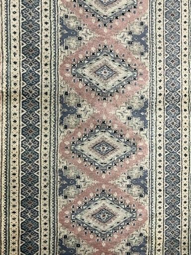 null Moultane Gallery
Pakistan, About 1960/70
Size : 250 x 85 cm
Wool velvet carpet...