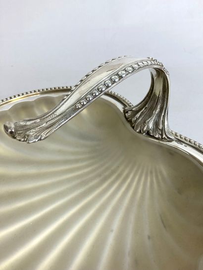 null Silver-plated metal bowl in the shape of a scallop shell surrounded by a row...