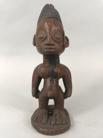 null Yoruba ibeji type statuette, Nigeria
Wood with brown patina
Height 23.5 cm.