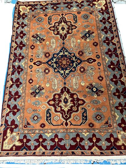 null Large and original Kazak (Caucasus) circa 1960.
284 x 196 cm
Wool velvet on...