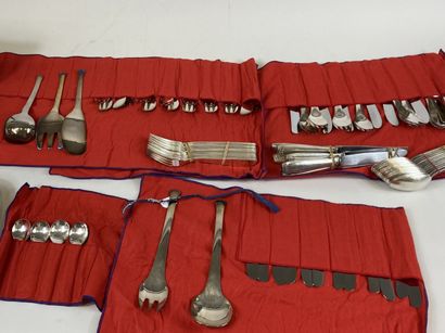 null RAVINET D'ENFERT 
Part of a silver plated household set including : 8 cutlery,...