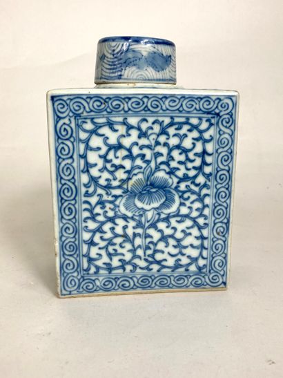 Blue and white porcelain covered pot with...
