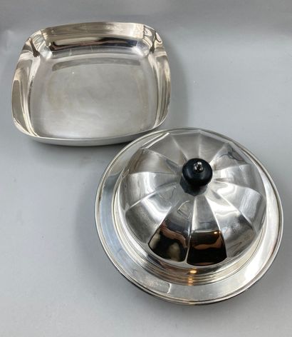 null MAPPIN WEBB and ERCUIS
Set of silver plated metal including a round covered...