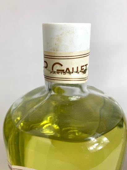 null ROGER and GALLET 
Bottle Eau de Cologne, Jean-Marie Farina. 100 cl. 
(Stained...