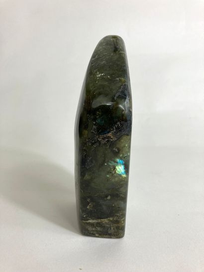 null Labradorite of trapezoidal form with grey-blue reflections. 
Height: 17 cm....