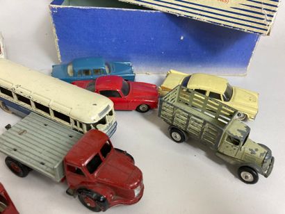 null DINKY TOYS - Lot of about fifteen vehicles (cars, vans, trucks, buses) including...