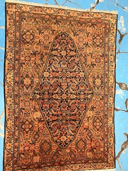 null Old and very fine Melayer Zil y sultan
Persia, End of XIXth century
Size : 140...