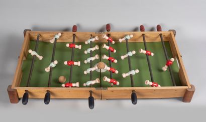 null Old folding and portable table soccer game.
Circa 1960
90 x 56 cm
(Small ac...
