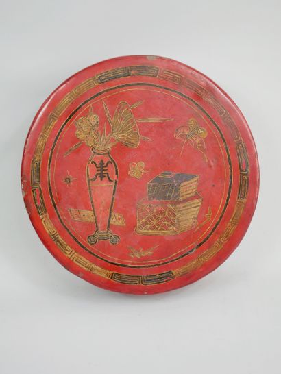 CHINA XXth. Circular box in red, gold and...
